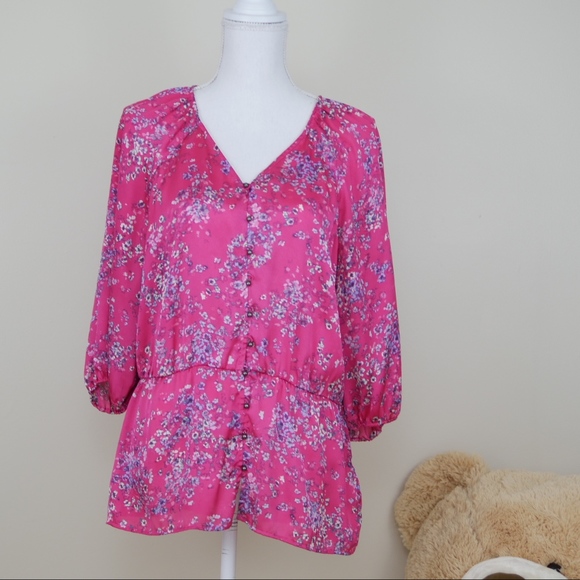 Banana Republic Tops - Like NEW!! Banana Republic silky blouse